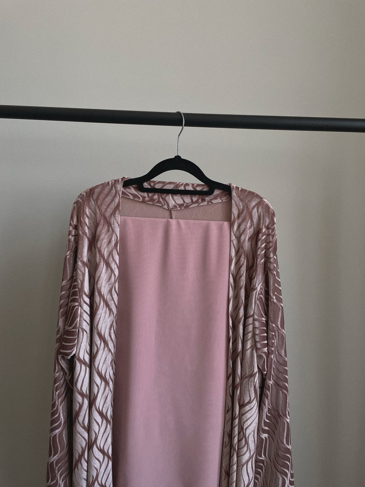 23 - Velvet Waves / Blush Pink