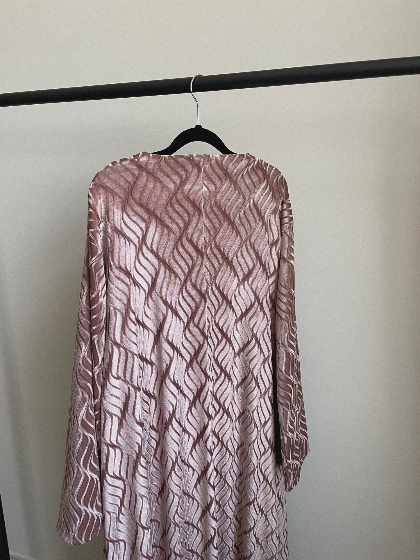23 - Velvet Waves / Blush Pink