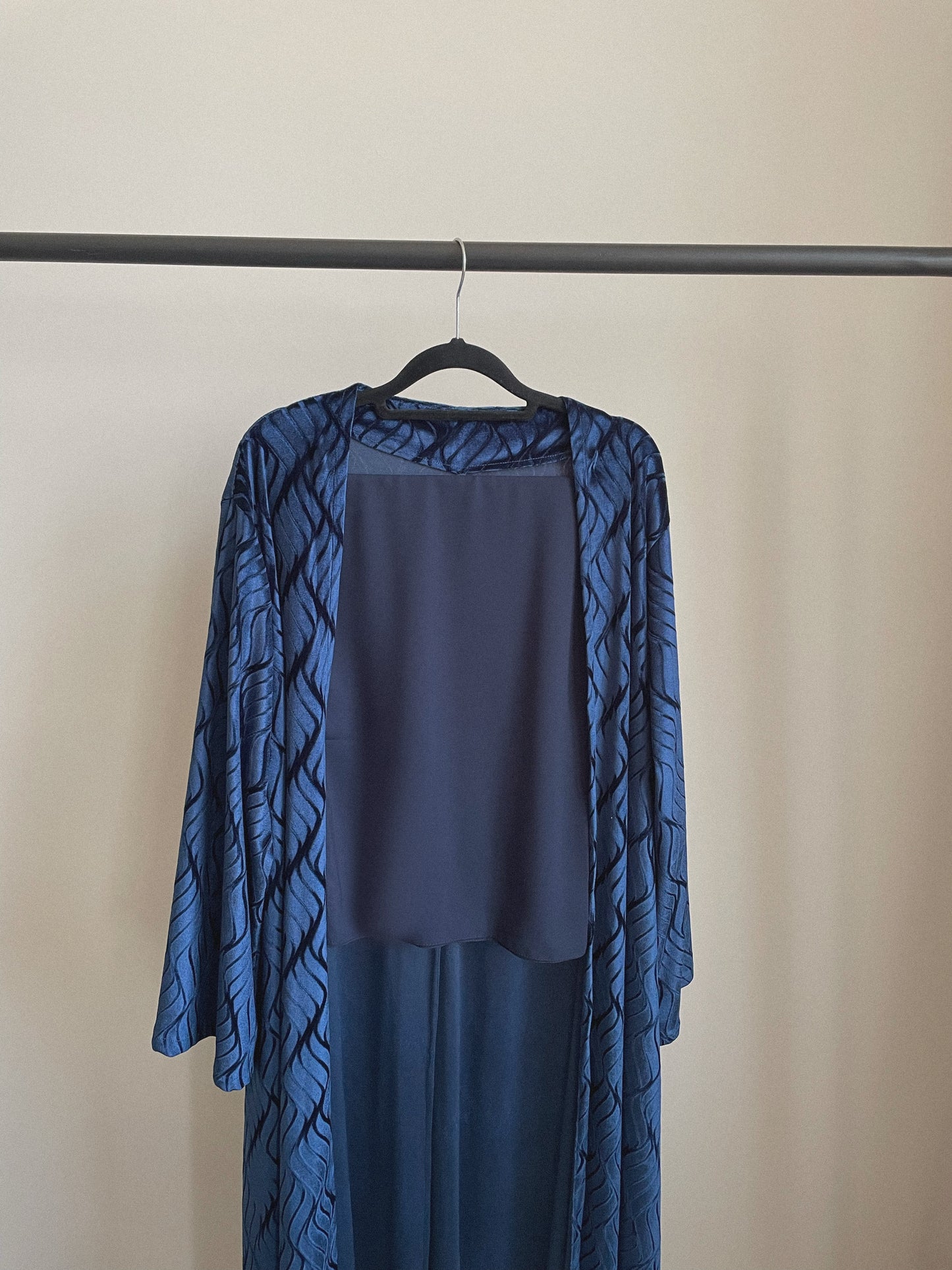 23 - Velvet Waves / NavyBlue