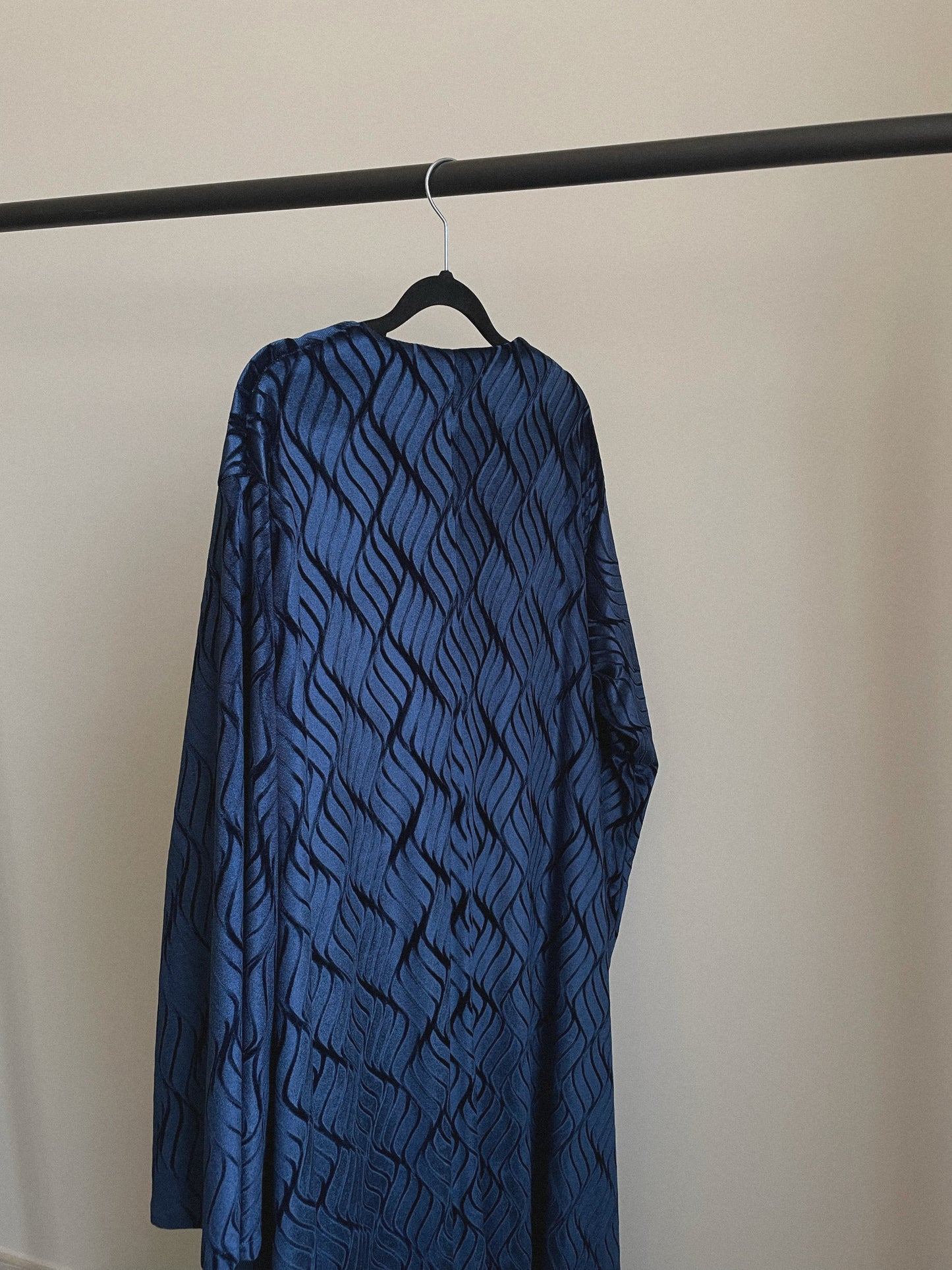 23 - Velvet Waves / NavyBlue