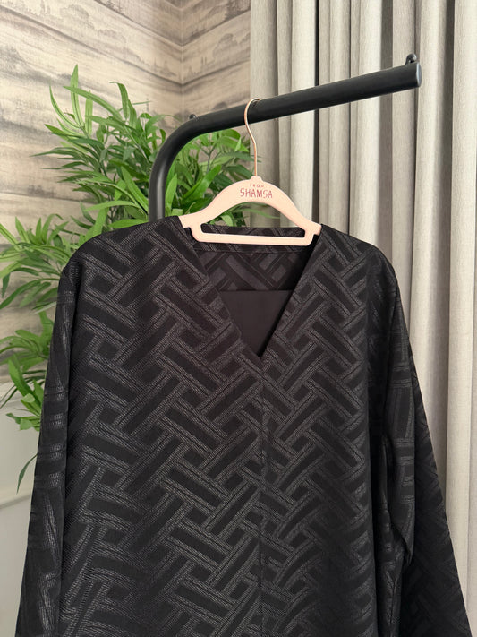 26 - D / Black
